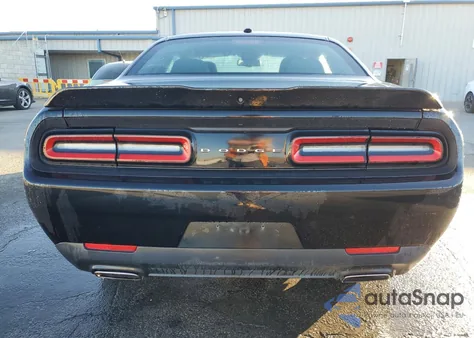 2021 Dodge Challenger Sxt z USA, uszkodzony, nr VIN 2C3CDZAG4MH538627